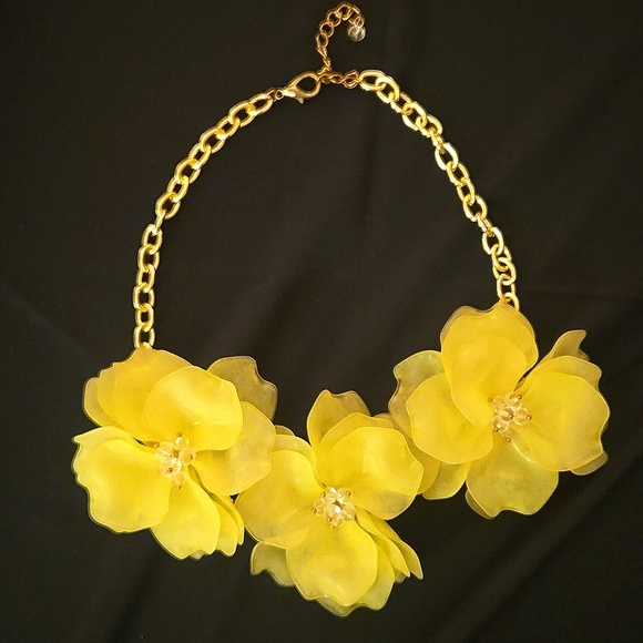 Stunning Necklace with 3 Yellow Acrylic Flowers on a Gold Tone Chain - Picture 1 of 6